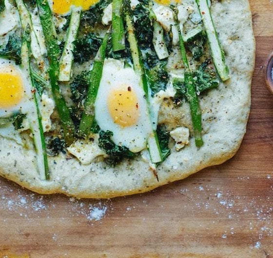 asparagus breakfast pizza